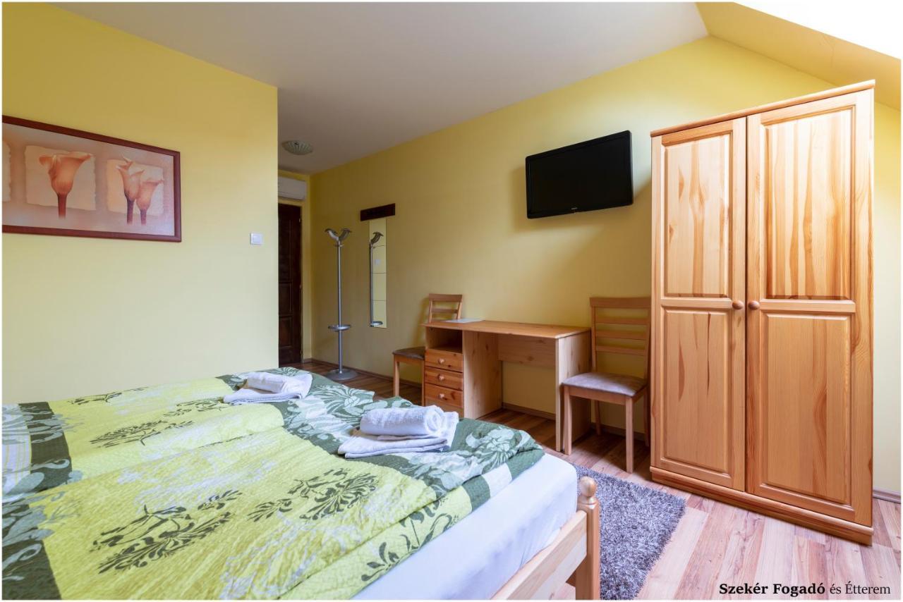 Szeker Fogado Bed & Breakfast Bátonyterenye Dış mekan fotoğraf